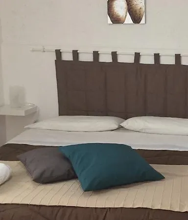 Luxury Avola